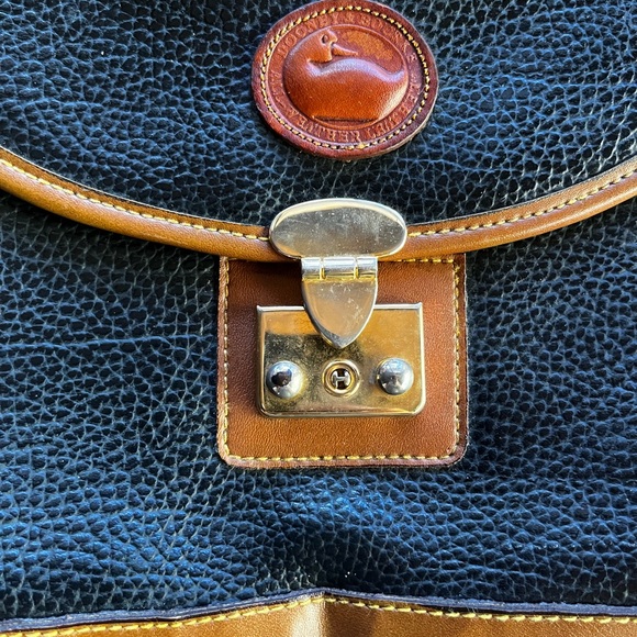 Rooney and Bourke All Weather Leather Vintage Crossbody Lockhart Purse - Picture 2 of 8